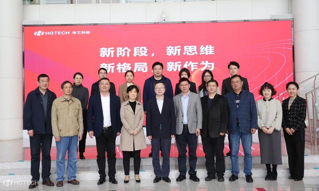 领导班子.jpg 领导班子.jpg